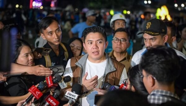 Antusiasme Masyarakat Tinggi, Seskab Teddy Sebut Bazar Rakyat Di Monas Dihadiri 200 Ribu Orang