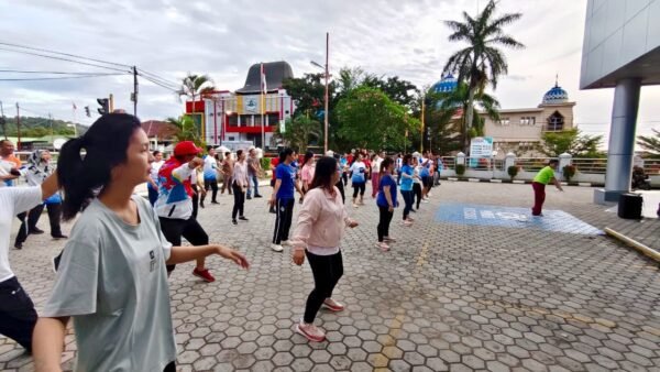 BRI Gunungsitoli Gelar Senam Sehat untuk Pererat Kekompakan Antar Pekerja